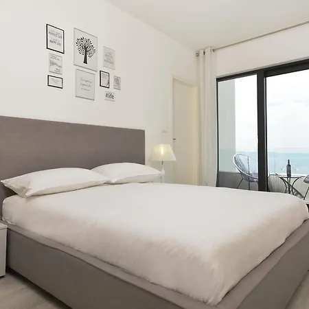 Nina 1 * 马卡尔斯卡